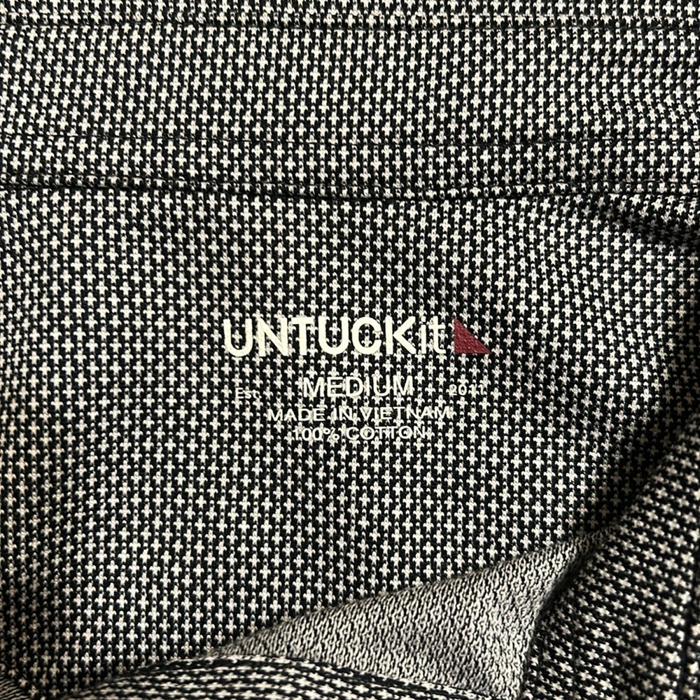 UNTUCKit Men's Medium Long Sleeve Shirt Wrinkle-Free Cotton Button Down Black
BB - Picture 5 of 16